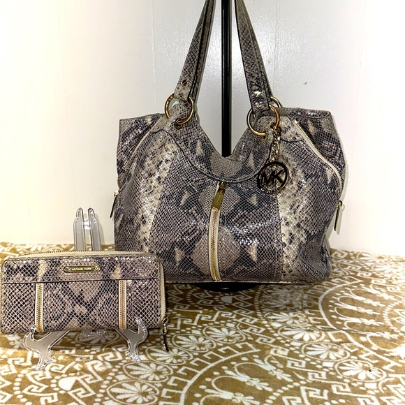 Michael Kors Rare Snake embossed Leather Moxley
Purse / Shoulder Bag with wallet - Picture 1 of 15